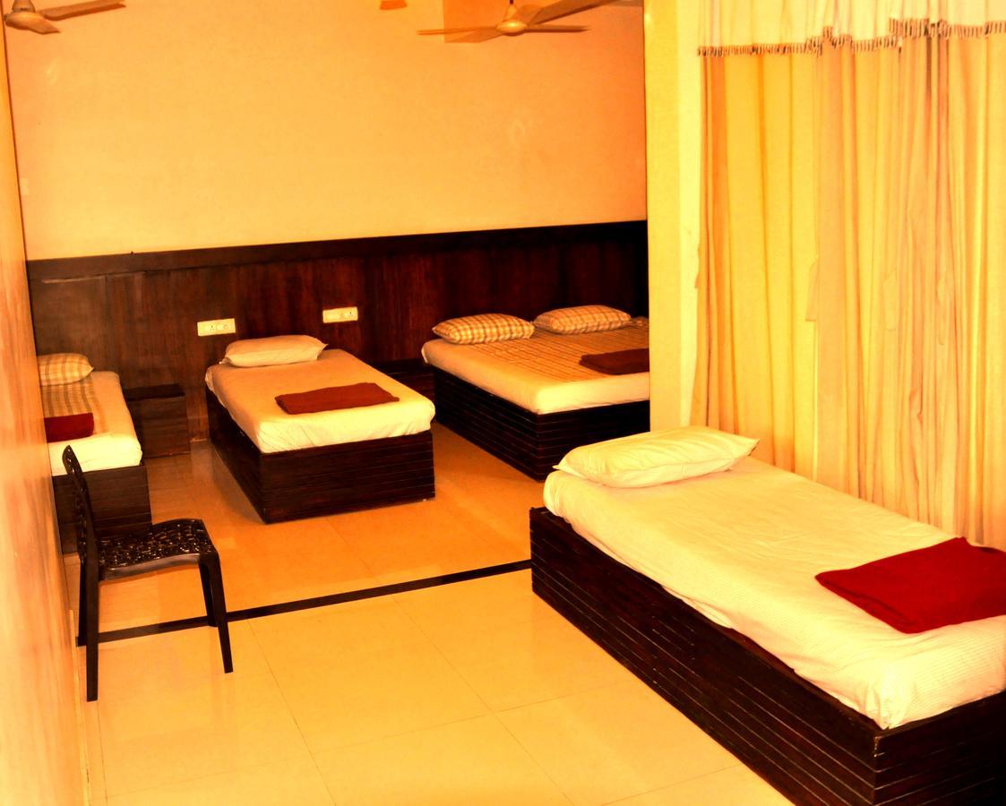 Hotel Royal Nest Vandiperiyar Bagian luar foto