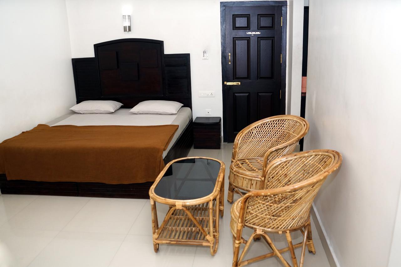 Hotel Royal Nest Vandiperiyar Bagian luar foto