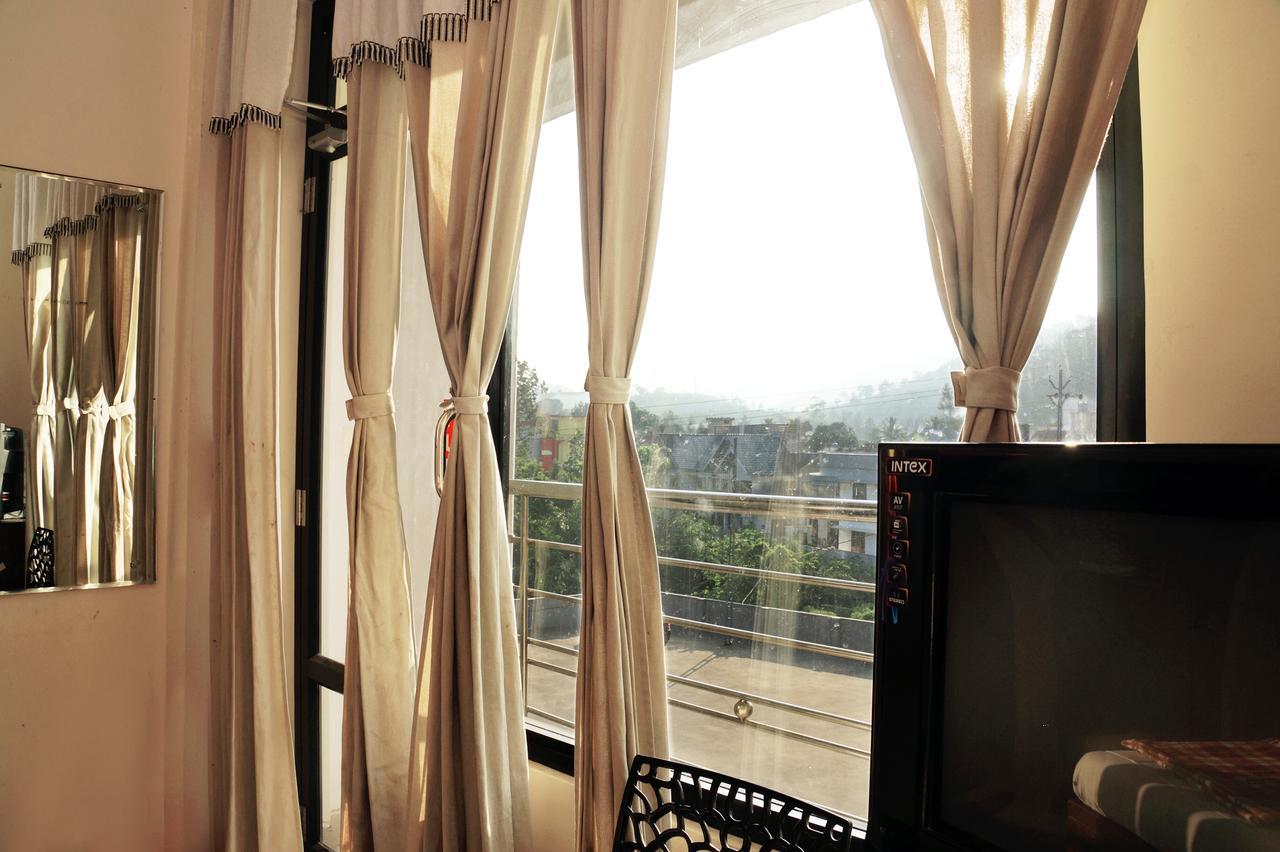Hotel Royal Nest Vandiperiyar Bagian luar foto