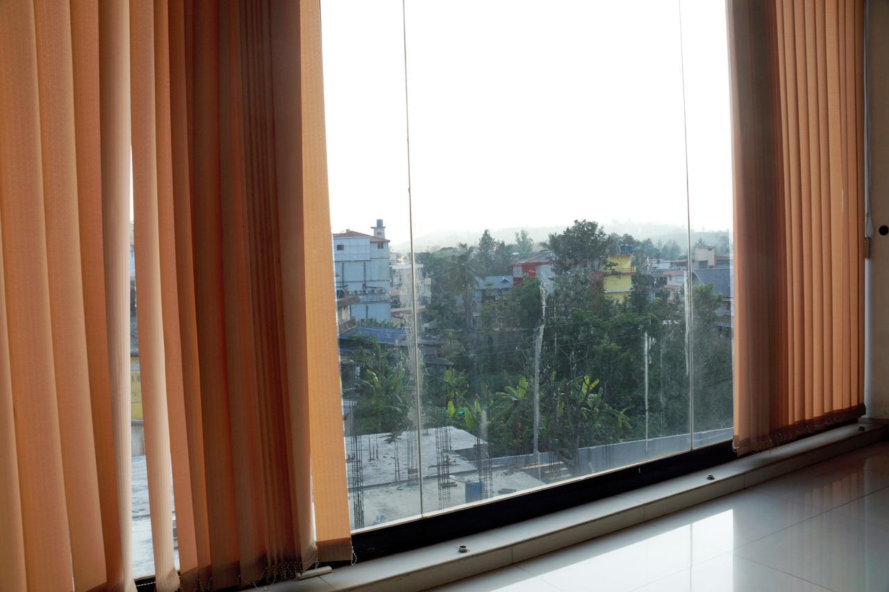 Hotel Royal Nest Vandiperiyar Bagian luar foto