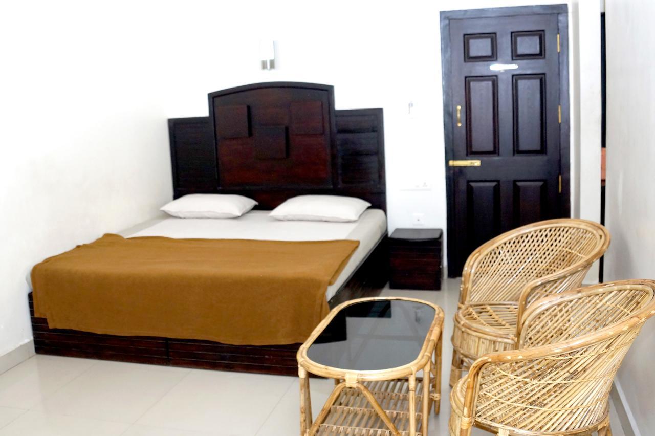Hotel Royal Nest Vandiperiyar Bagian luar foto