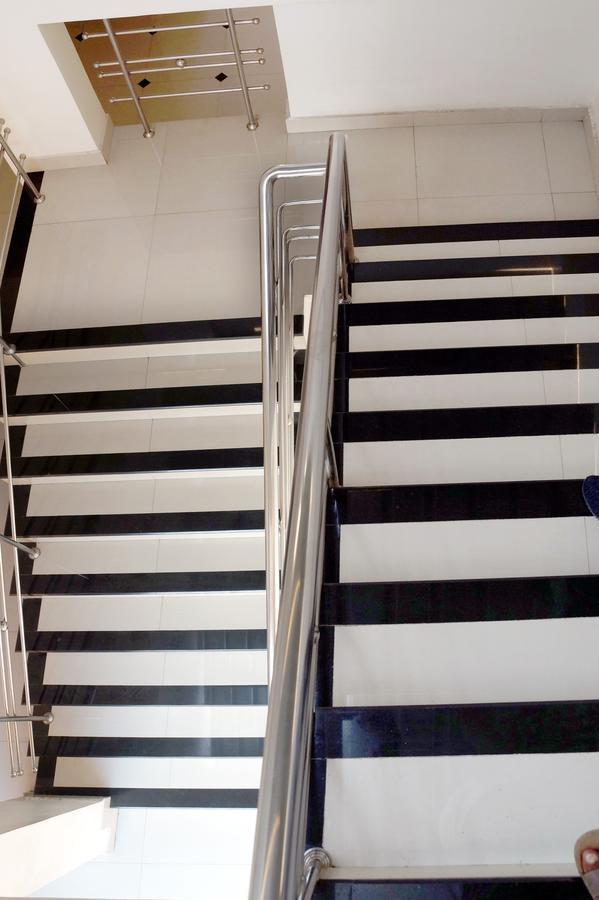 Hotel Royal Nest Vandiperiyar Bagian luar foto