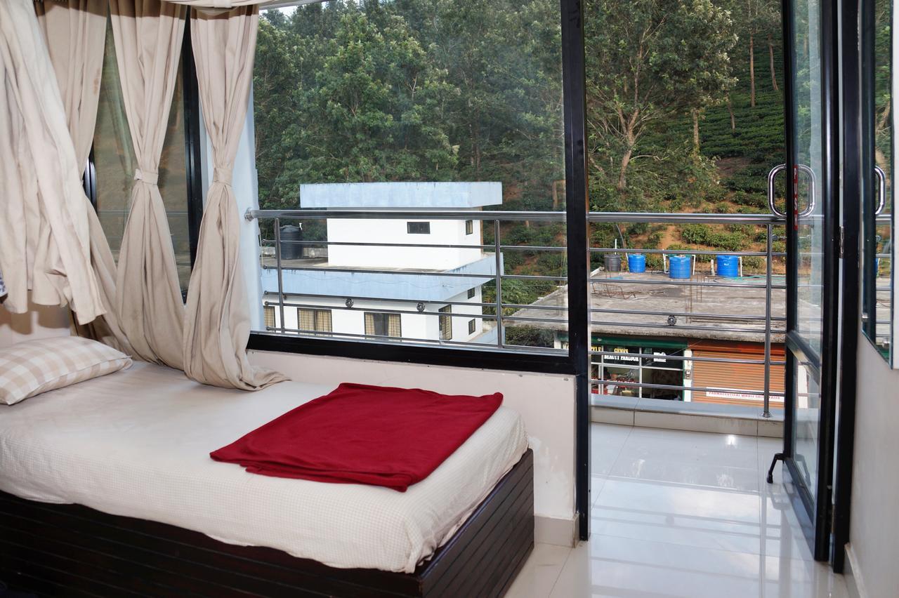 Hotel Royal Nest Vandiperiyar Bagian luar foto