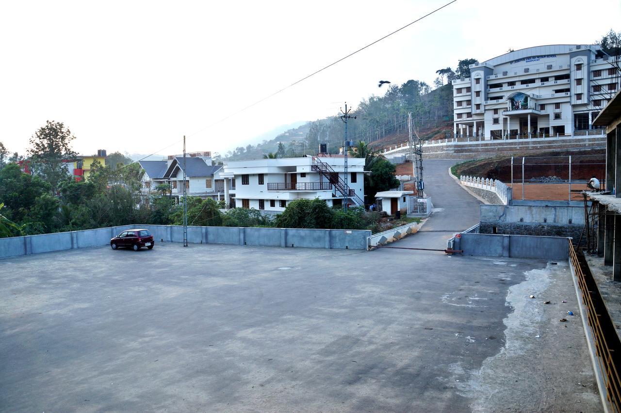 Hotel Royal Nest Vandiperiyar Bagian luar foto