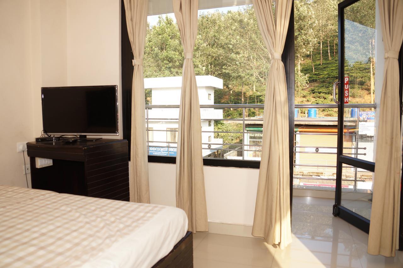 Hotel Royal Nest Vandiperiyar Bagian luar foto